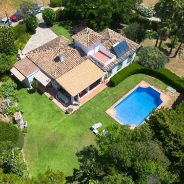 Продажа  отдельно стоящей виллы в Estepona