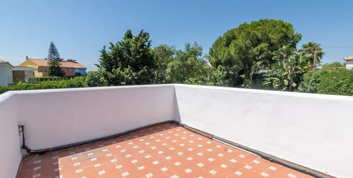 Продажа  отдельно стоящей виллы в Estepona 16