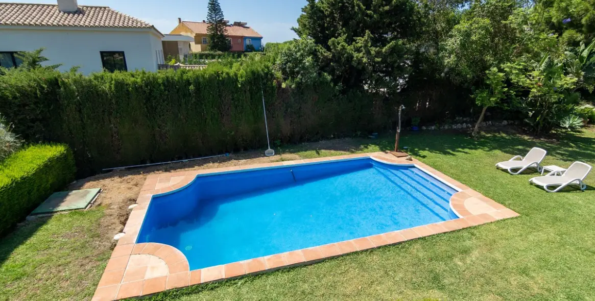 Продажа  отдельно стоящей виллы в Estepona 31