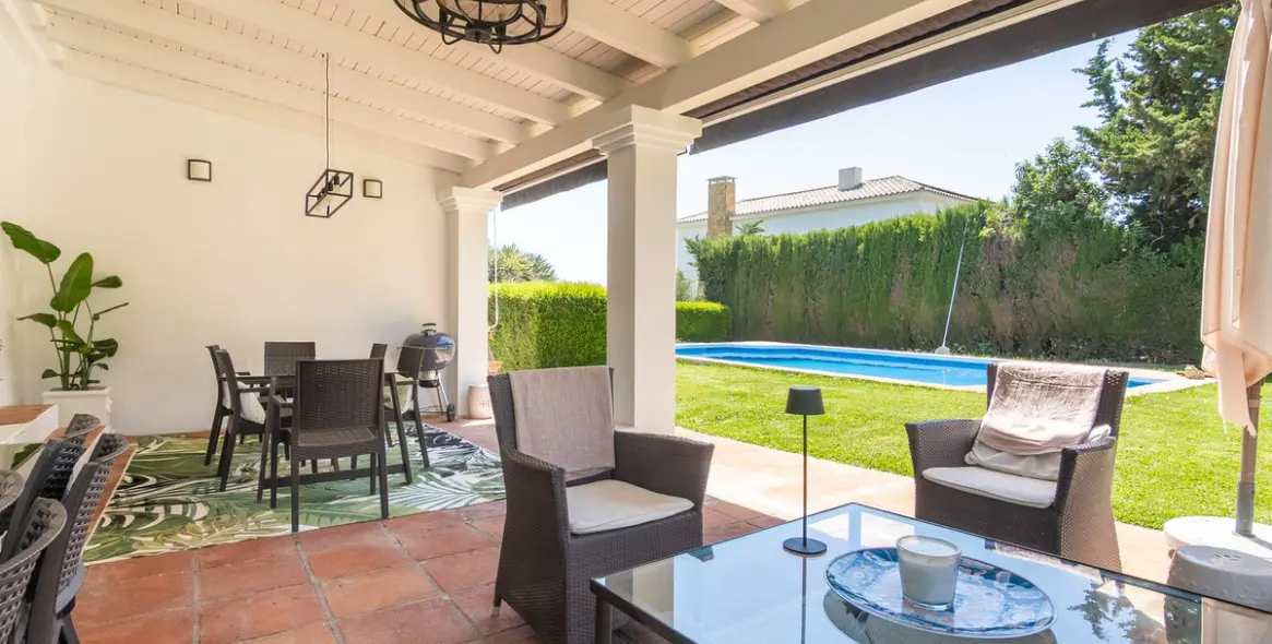 Продажа  отдельно стоящей виллы в Estepona 34