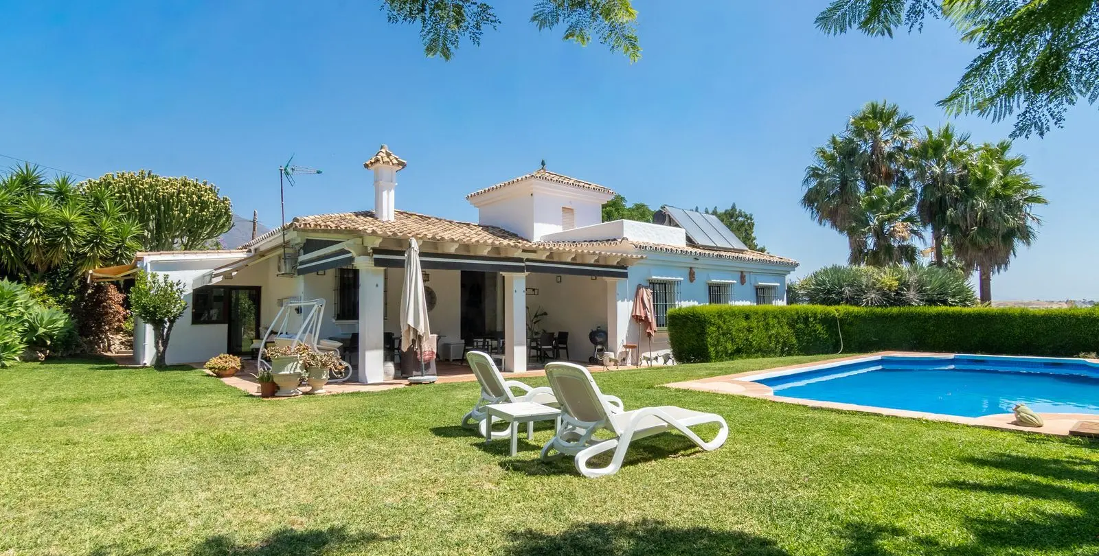Продажа  отдельно стоящей виллы в Estepona 1