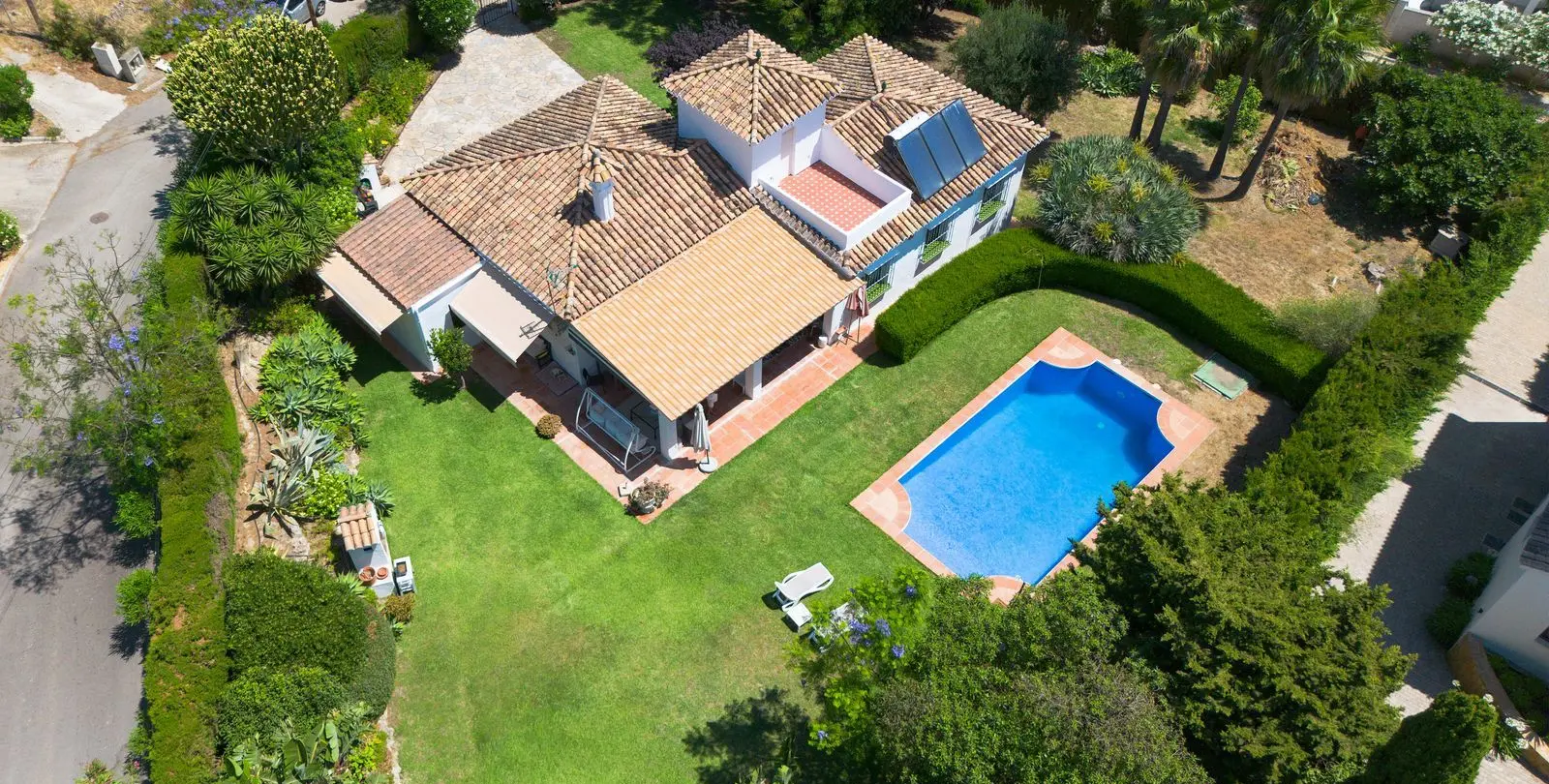 Продажа  отдельно стоящей виллы в Estepona 3