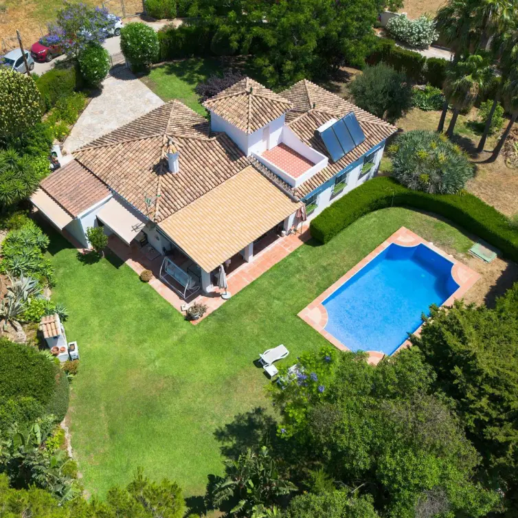 Продажа  отдельно стоящей виллы в Estepona