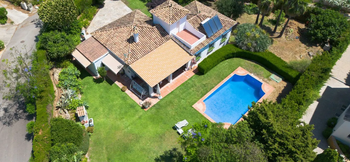 Продажа  отдельно стоящей виллы в Estepona 2