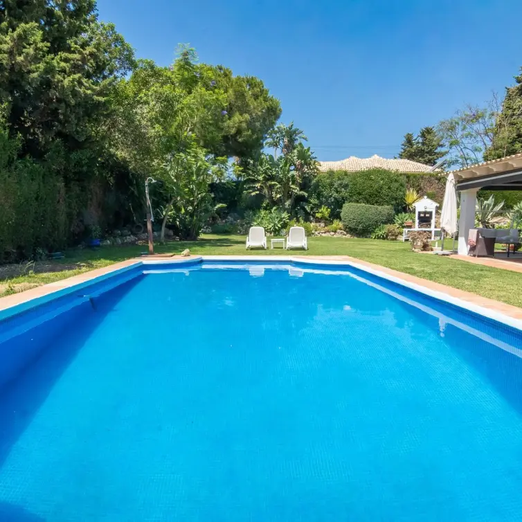 Продажа  отдельно стоящей виллы в Estepona