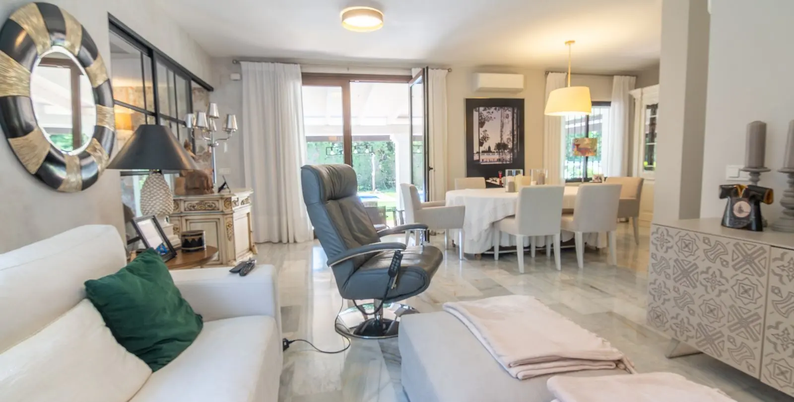 Продажа  отдельно стоящей виллы в Estepona 11