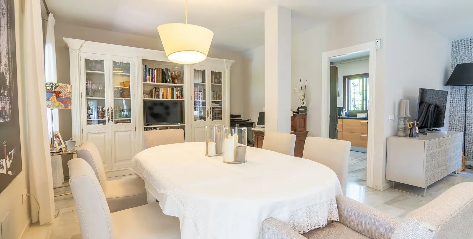 Продажа  отдельно стоящей виллы в Estepona 12
