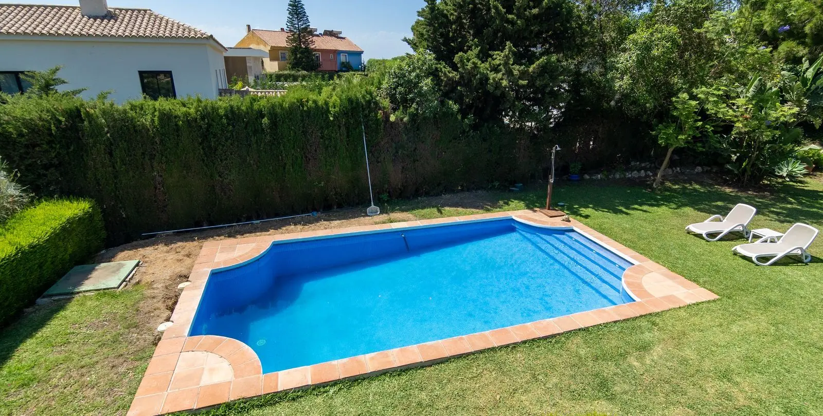 Продажа  отдельно стоящей виллы в Estepona 31