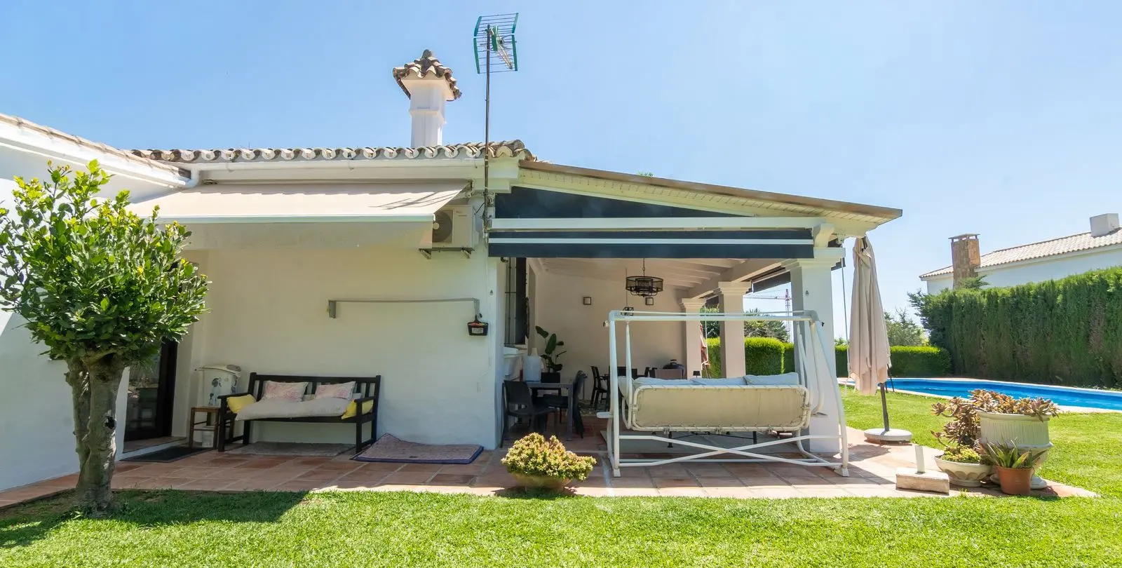 Продажа  отдельно стоящей виллы в Estepona 35