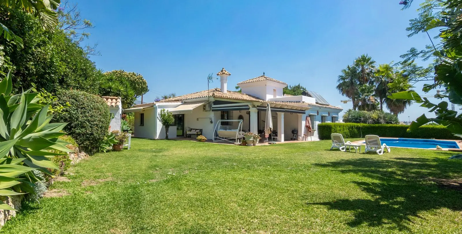 Продажа  отдельно стоящей виллы в Estepona 36