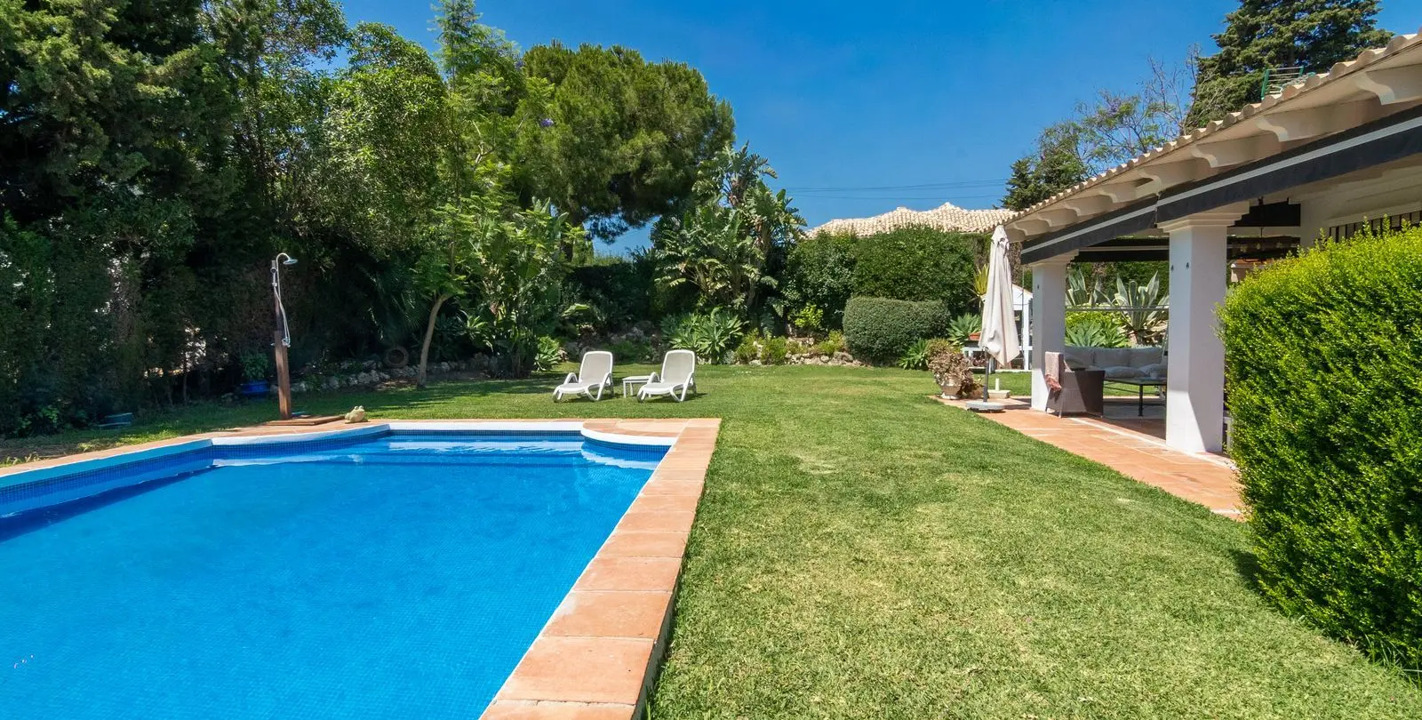 Продажа  отдельно стоящей виллы в Estepona 40