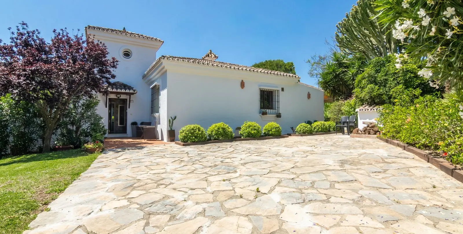 Продажа  отдельно стоящей виллы в Estepona 42