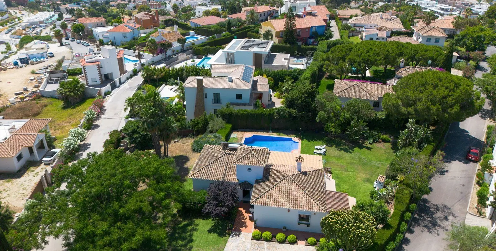 Продажа  отдельно стоящей виллы в Estepona 44
