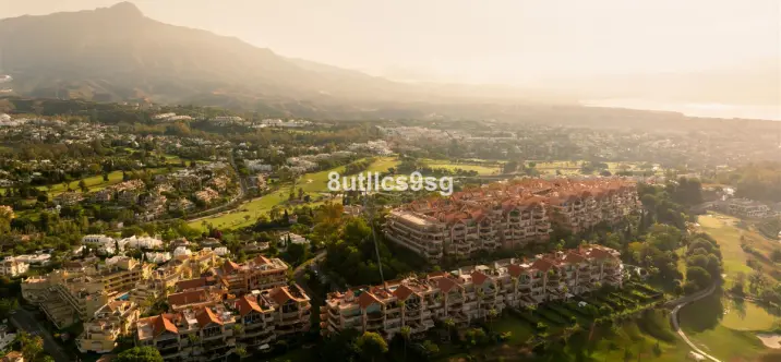 Продажа двухуровневого пентхауса в Nueva Andalucía 0