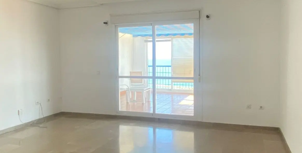 Long-term rent of penthouse in Estepona 3