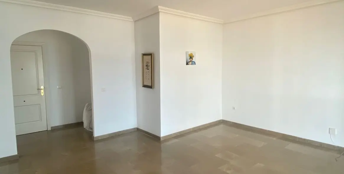Long-term rent of penthouse in Estepona 4