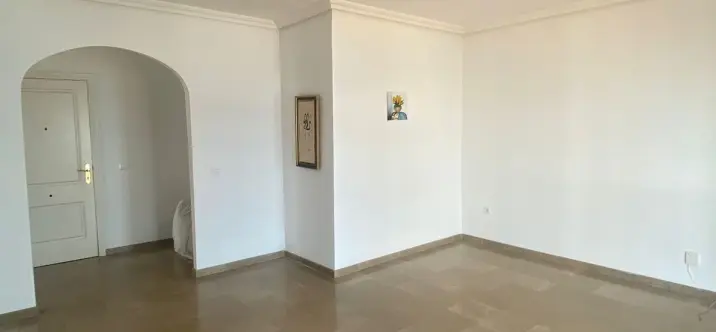 Long-term rent of penthouse in Estepona 3