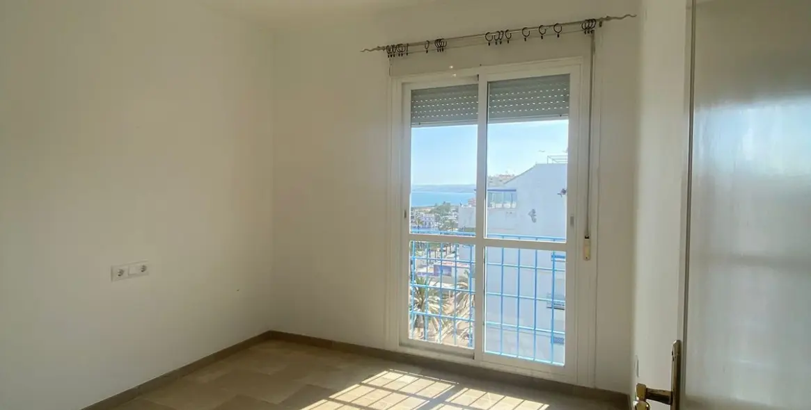 Long-term rent of penthouse in Estepona 7