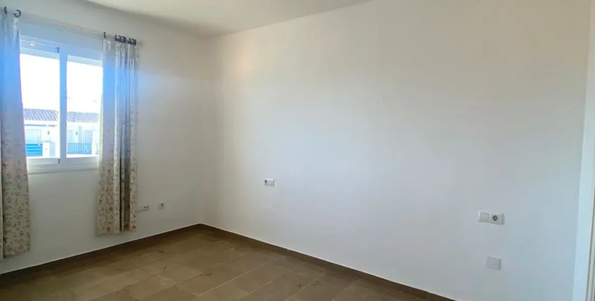Long-term rent of penthouse in Estepona 9