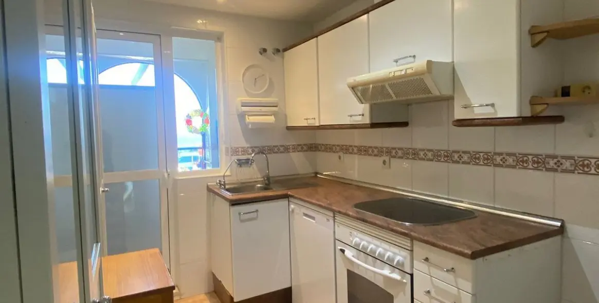 Long-term rent of penthouse in Estepona 10