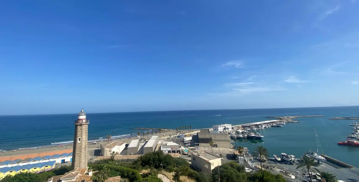 Long-term rent of penthouse in Estepona 16