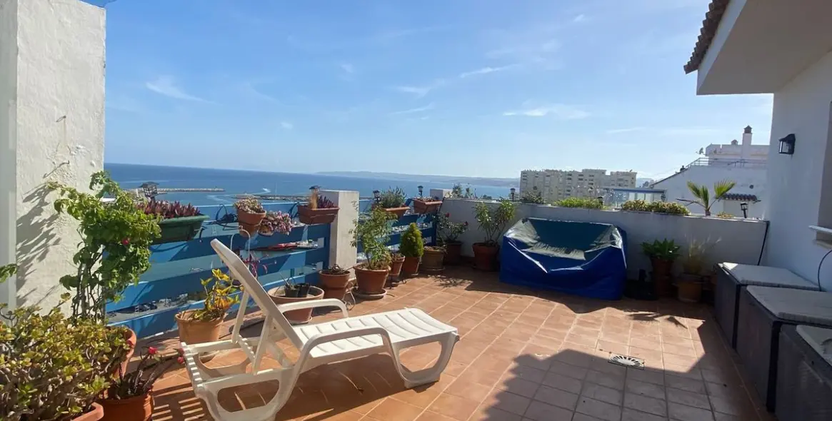 Long-term rent of penthouse in Estepona 18