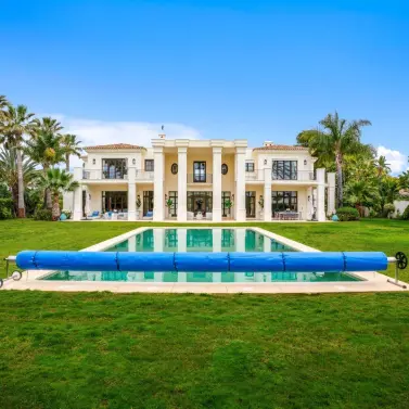 Продажа  отдельно стоящей виллы в Guadalmina Baja