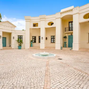 Продажа  отдельно стоящей виллы в Guadalmina Baja