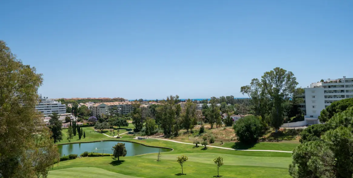 Alquiler a largo plazo de ático dúplex en Guadalmina Alta 20