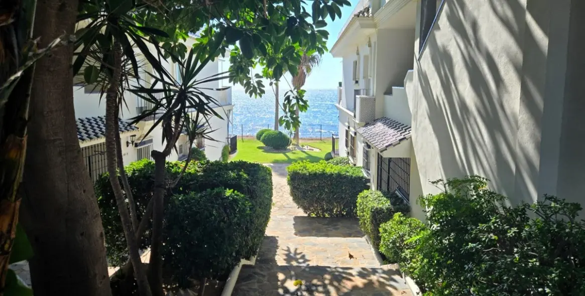 Venta de apartamento en planta media en Mijas Costa 13