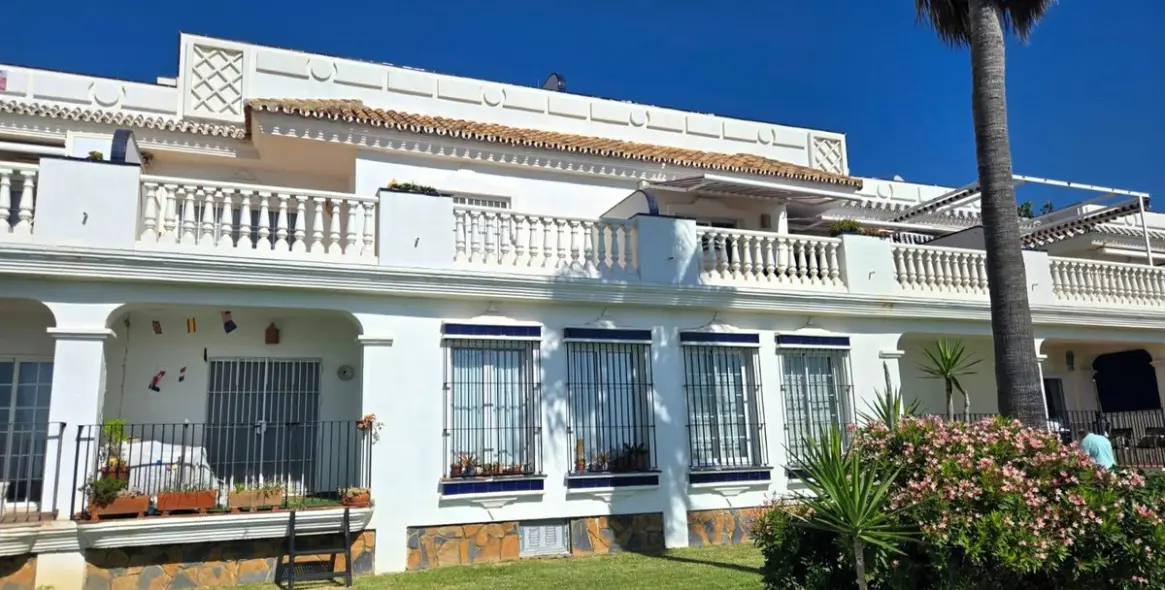 Venta de apartamento en planta media en Mijas Costa 17