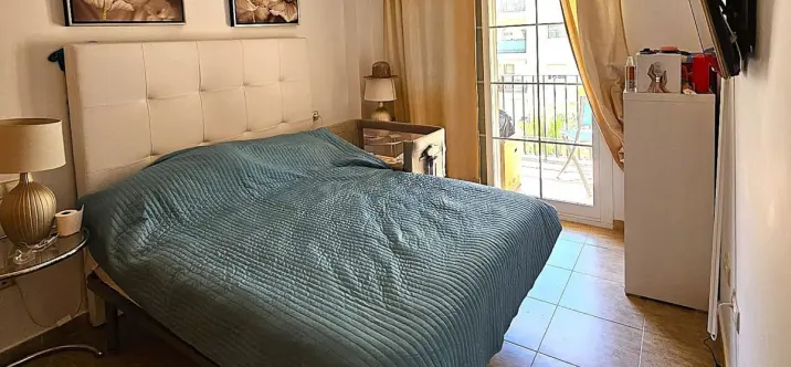 Venta de apartamento en planta media en Estepona 3