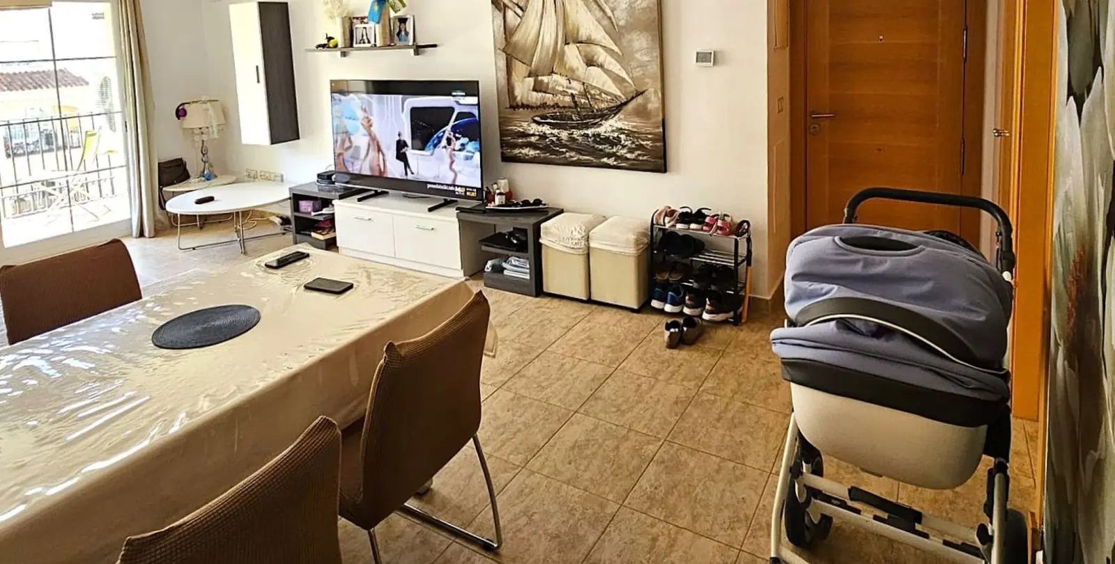 Sale of middle floor apartment in Estepona 2