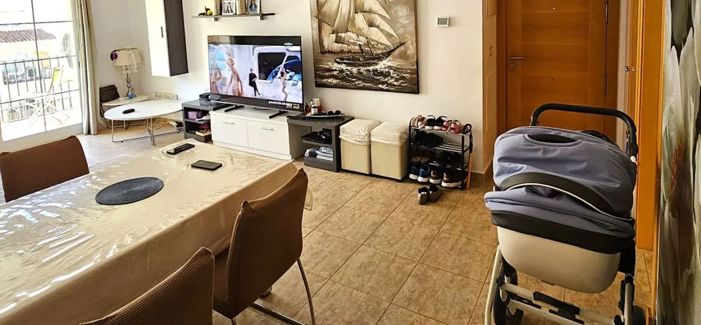 Sale of middle floor apartment in Estepona 1