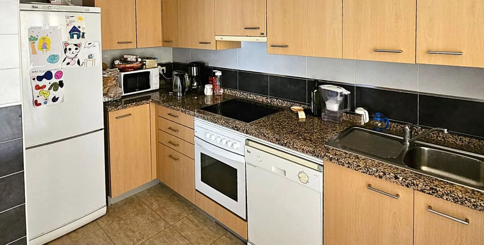 Sale of middle floor apartment in Estepona 3