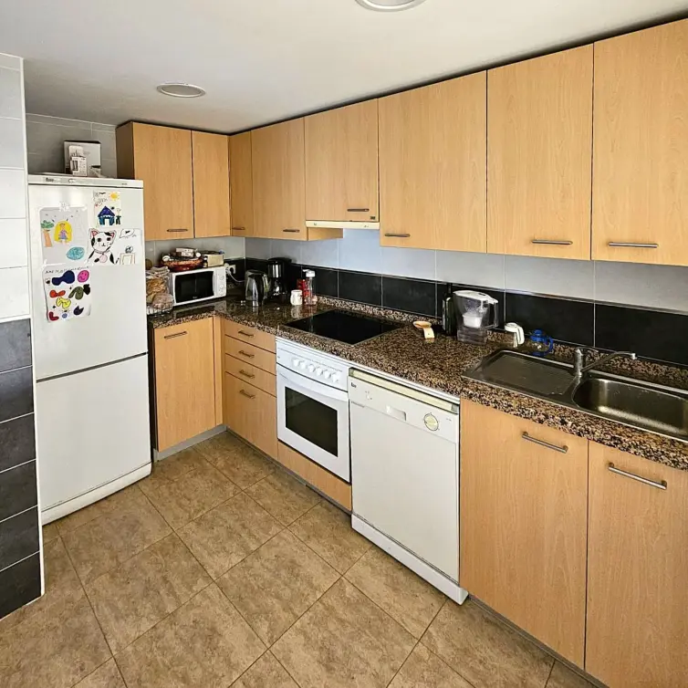 Sale of middle floor apartment in Estepona