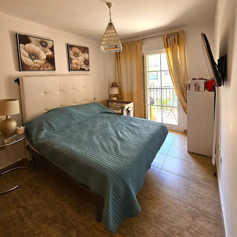 Sale of middle floor apartment in Estepona