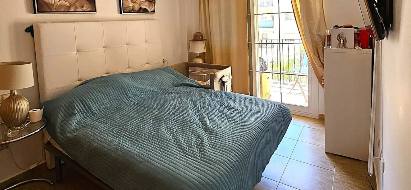 Sale of middle floor apartment in Estepona 3