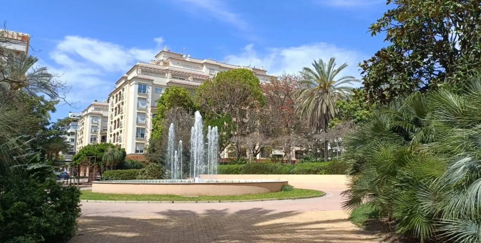 Sale of middle floor apartment in Estepona 5