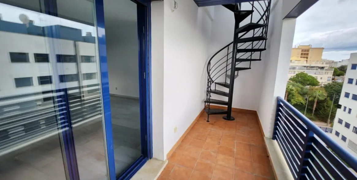 Venta de ático dúplex en Estepona 4