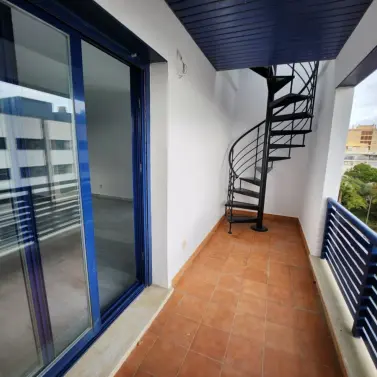 Venta de ático dúplex en Estepona