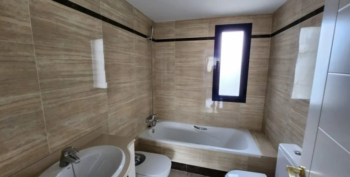 Venta de ático dúplex en Estepona 13