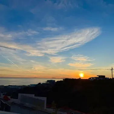 Alquiler a largo plazo de apartamento en planta media en Marbella