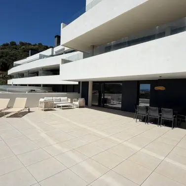 Alquiler a largo plazo de apartamento en planta media en Marbella