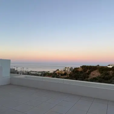Alquiler a largo plazo de apartamento en planta media en Marbella
