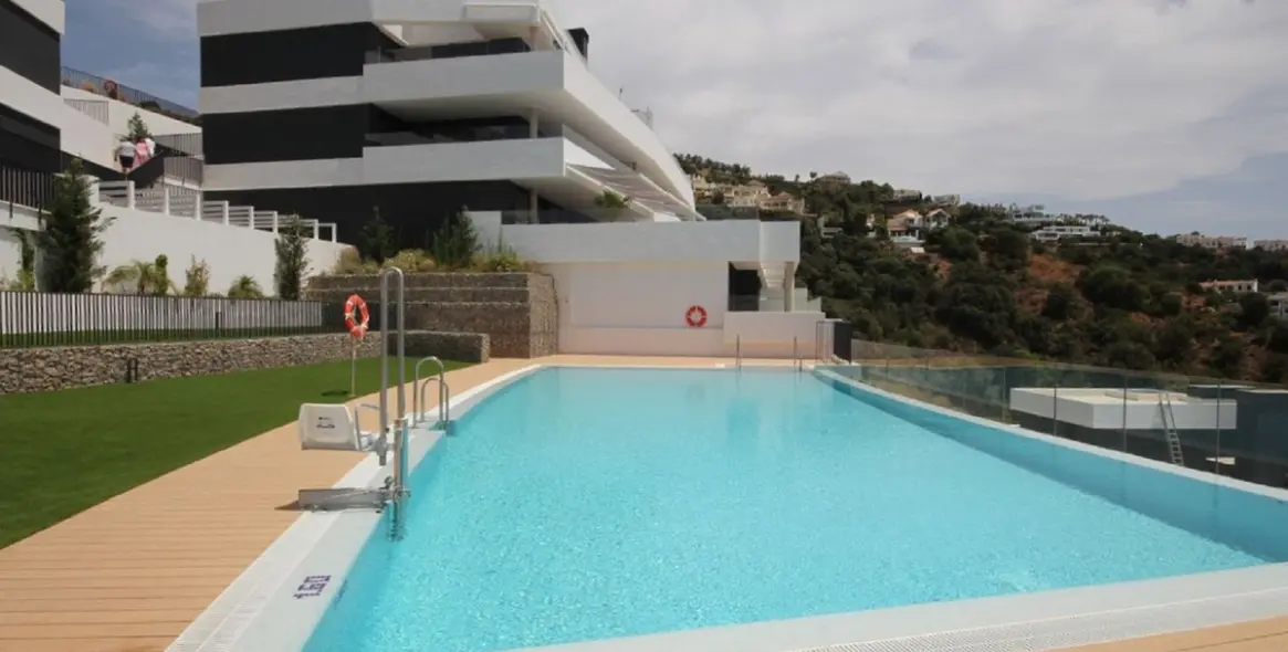 Alquiler a largo plazo de apartamento en planta media en Marbella 32