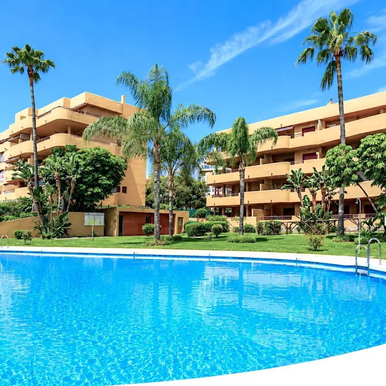 Sale of middle floor apartment in La Cala de Mijas