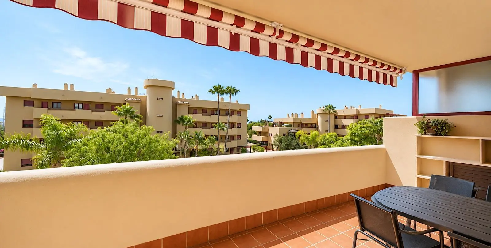 Sale of middle floor apartment in La Cala de Mijas 2