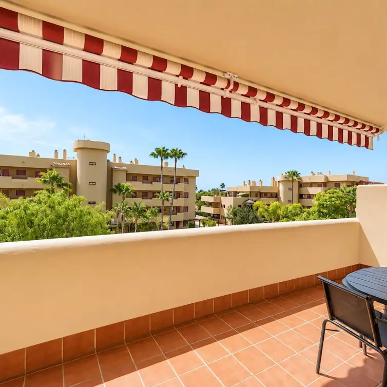 Sale of middle floor apartment in La Cala de Mijas