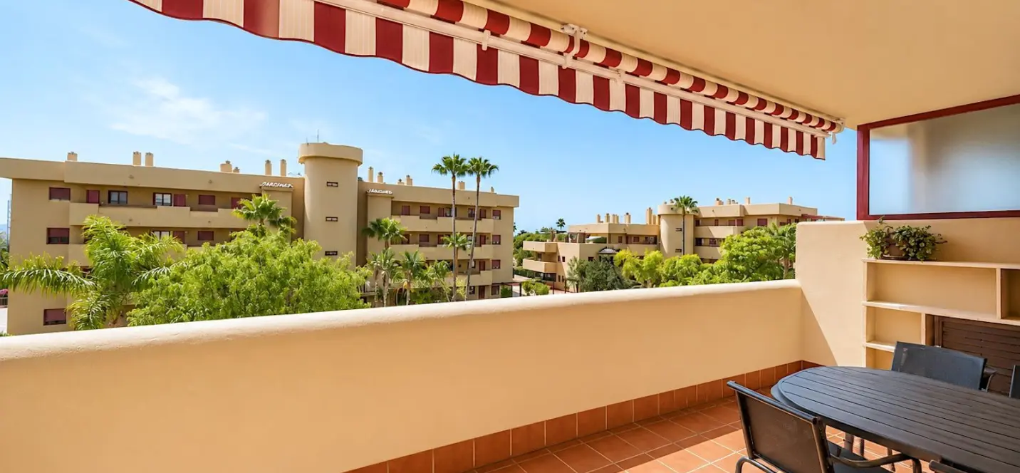 Sale of middle floor apartment in La Cala de Mijas 1